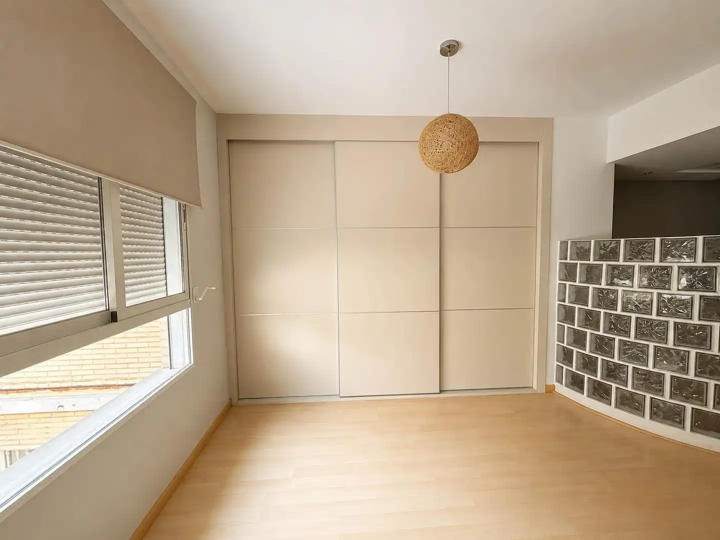 Schlafzimmer von Wohnung zur Miete in Paterna mit Klimaanlage, Heizung und Parkett
