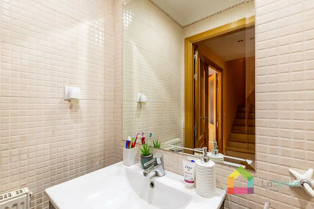 Bathroom of Detached homes for sale in Toledo  with Air Conditioner, Heating and Terrace