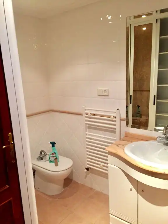 Badezimmer von Wohnung zur Miete in Valencia mit Klimaanlage, Heizung und Abstellraum