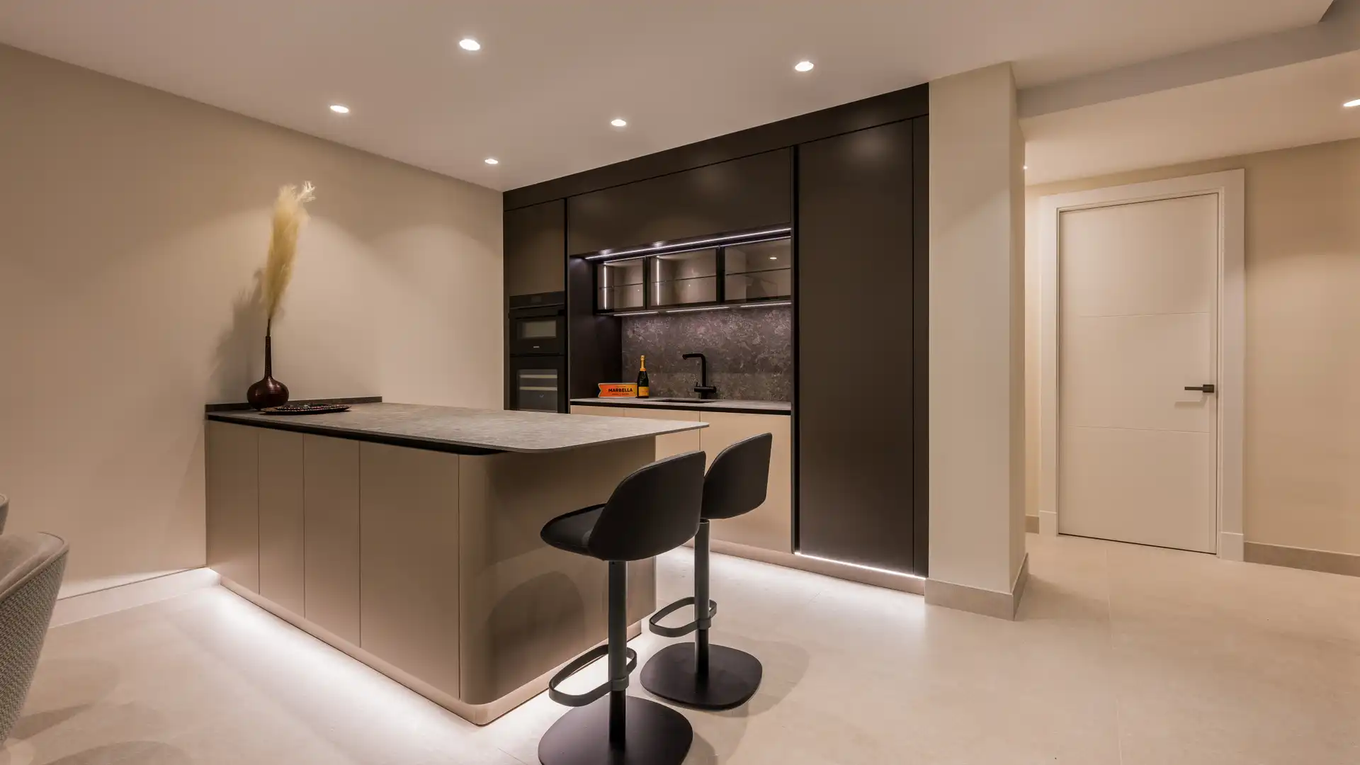 Cocina de Apartamento en venta en Estepona con Terraza, Amueblado y Piscina comunitaria