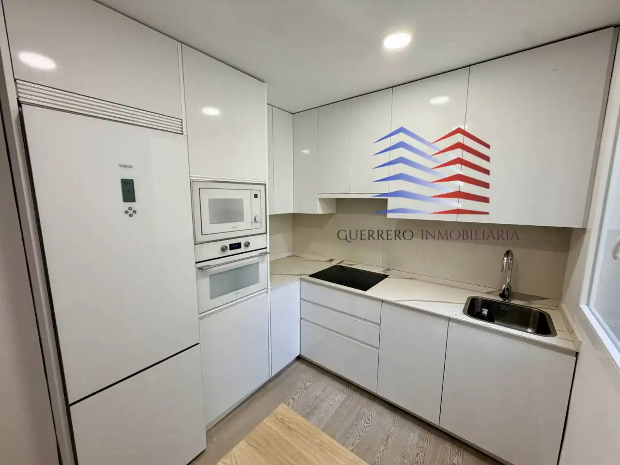 Cocina de Apartamento de alquiler en Madrid con Aire acondicionado, Calefacción y Alarma