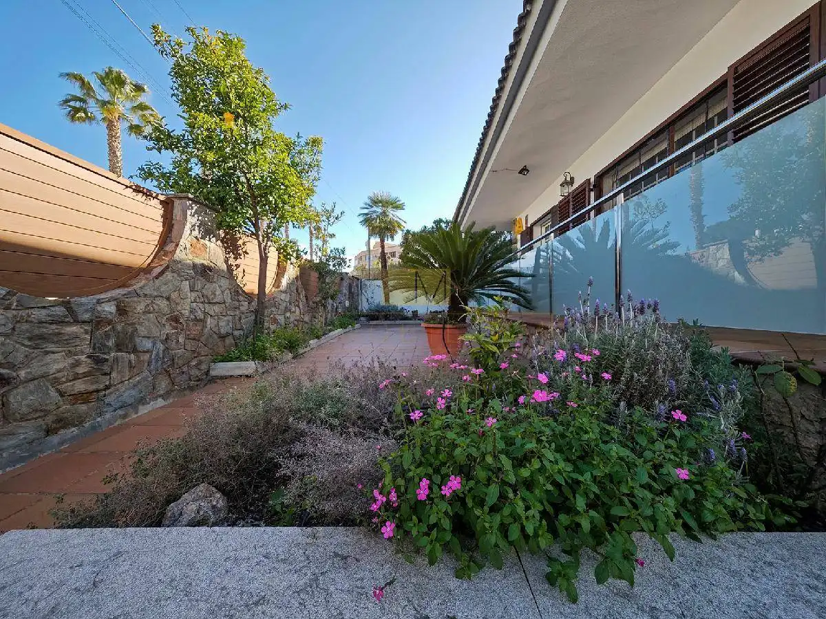 Garden of Houses for sale in Sant Pere de Ribes  with Air Conditioner, Heating and Private garden