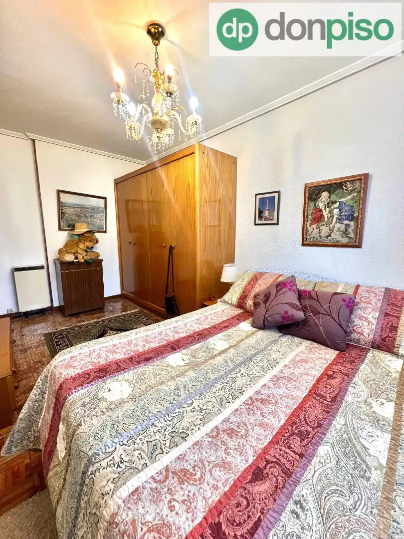 Schlafzimmer von Wohnung zum Verkauf in Santander mit Möbliert und Balkon