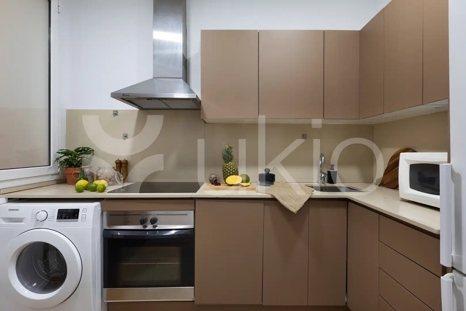 Cuina de Apartament de lloguer en Barcelona amb Aire condicionat, Calefacció i Moblat