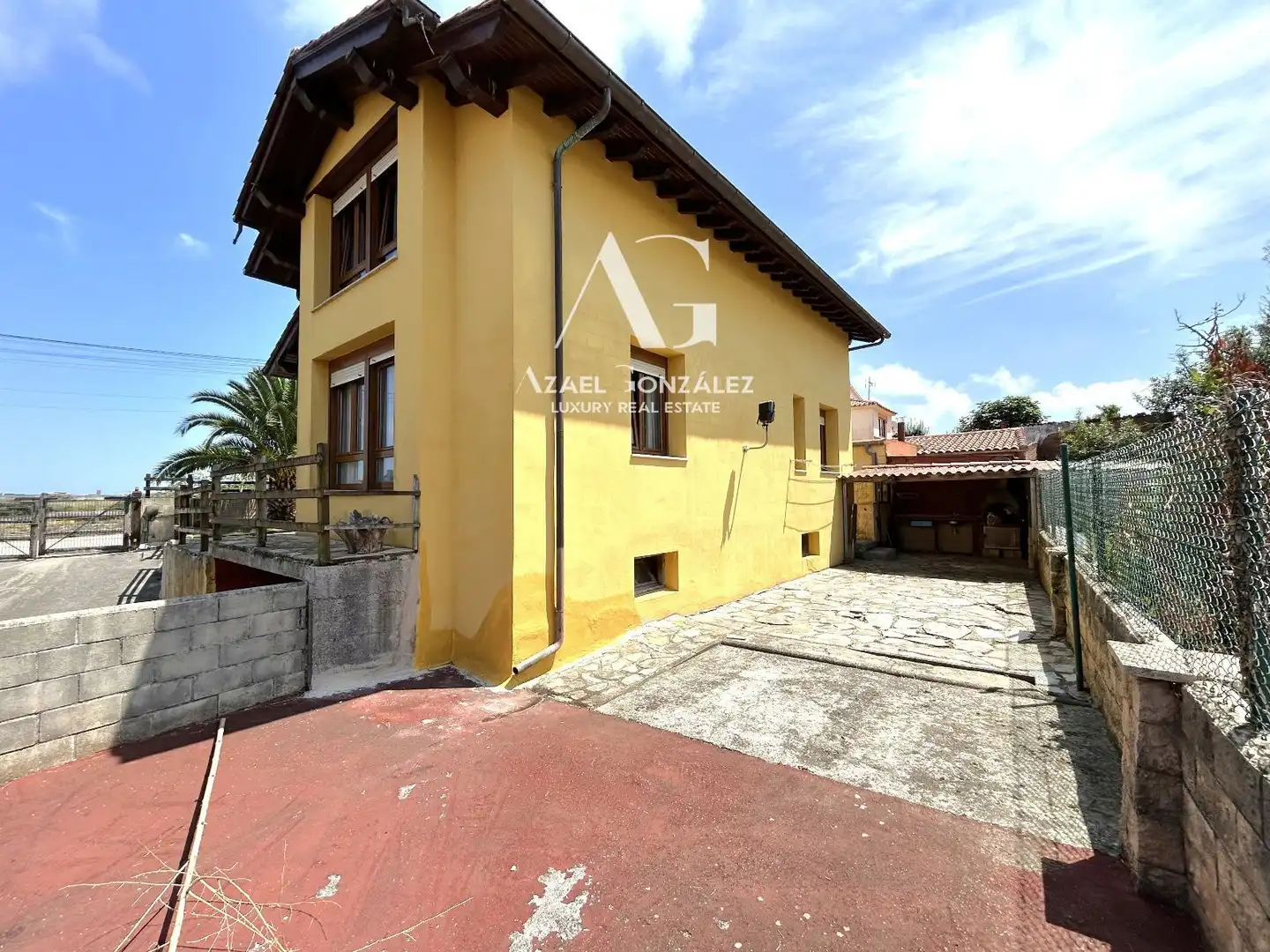 Vista exterior de Casa o xalet en venda en San Vicente de la Barquera amb Calefacció, Jardí privat i Terrassa