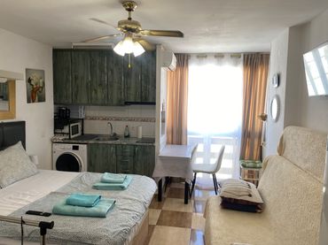 Studio mit Pool zur Miete in Calle las Naciones 3
