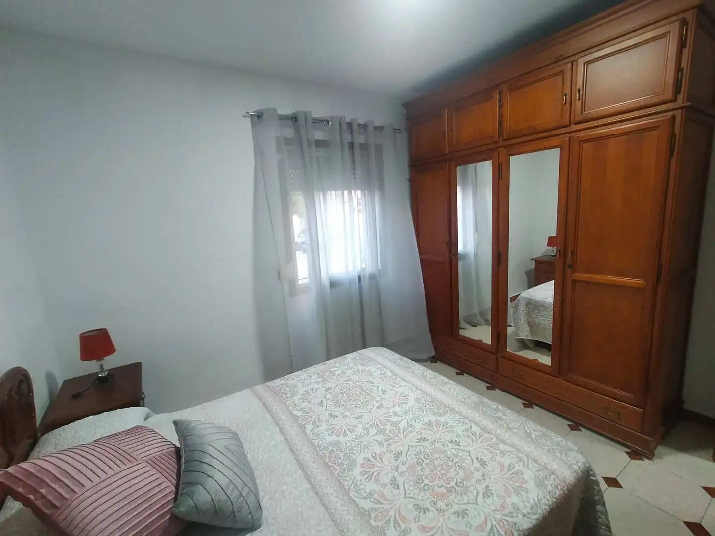 Dormitori de Pis de lloguer en La Línea de la Concepción amb Moblat