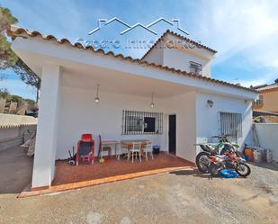 Vista exterior de Casa adosada en venda en El Puerto de Santa María amb Jardí privat i Balcó