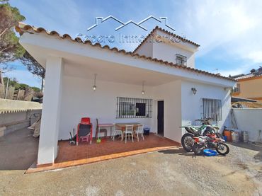 Casa aparellada amb balcó en venda a Crevillet - Pinar Alto