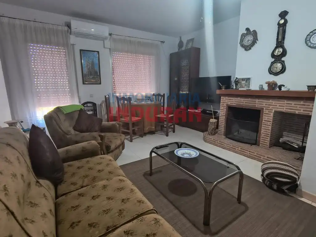 Sala d'estar de Casa o xalet en venda en Peraleda de San Román