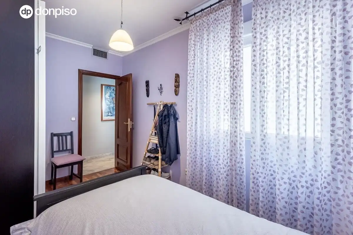 Dormitori de Casa adosada en venda en Granada amb Aire condicionat i Terrassa