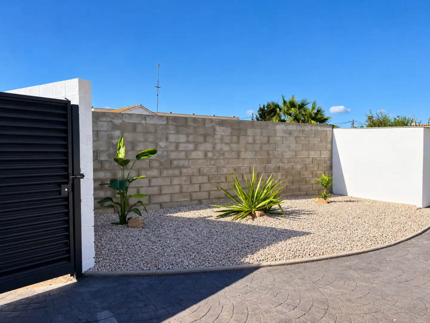 Vista exterior de Casa o xalet en venda en Deltebre amb Terrassa, Piscina i Balcó