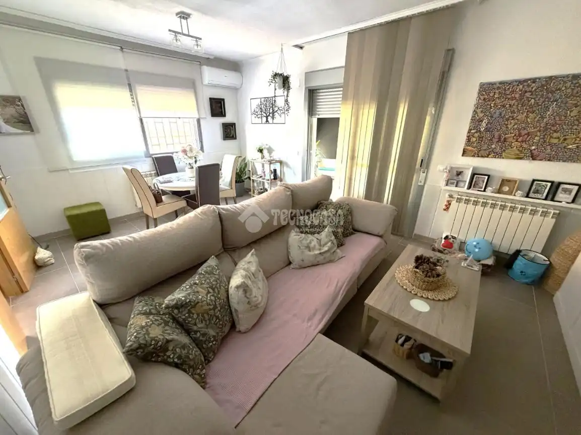 Wohnzimmer von Wohnung zum Verkauf in Villalbilla mit Privatgarten und Schwimmbad