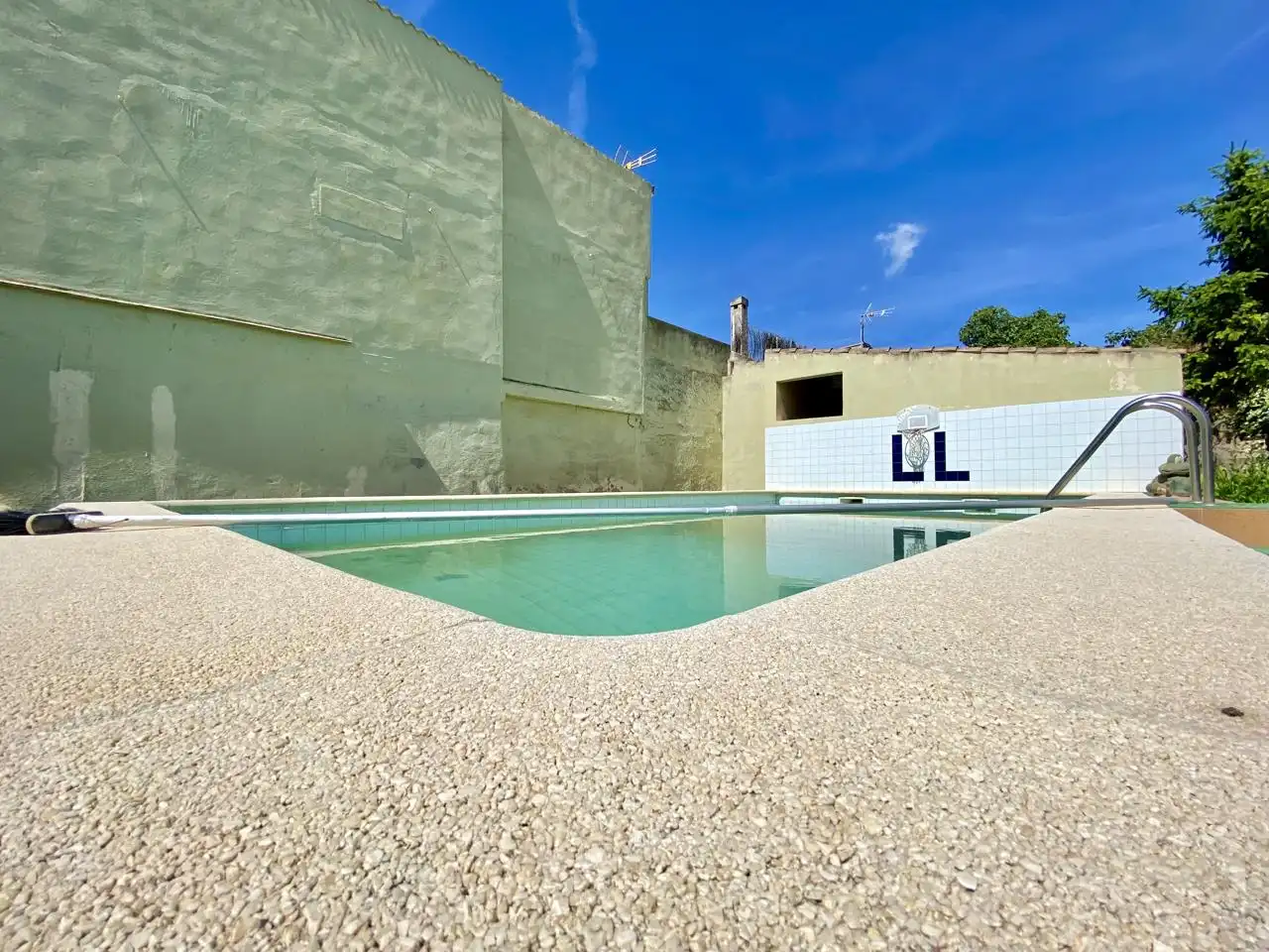 Schwimmbecken von Haus oder Chalet zum Verkauf in  Palma de Mallorca mit Privatgarten, Terrasse und Abstellraum