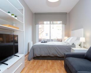 Dormitori de Apartament de lloguer en  Barcelona Capital amb Moblat, Rentadora i Microones