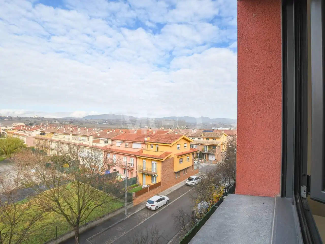 Außenansicht von Wohnung zum Verkauf in Manlleu mit Heizung, Parkett und Terrasse