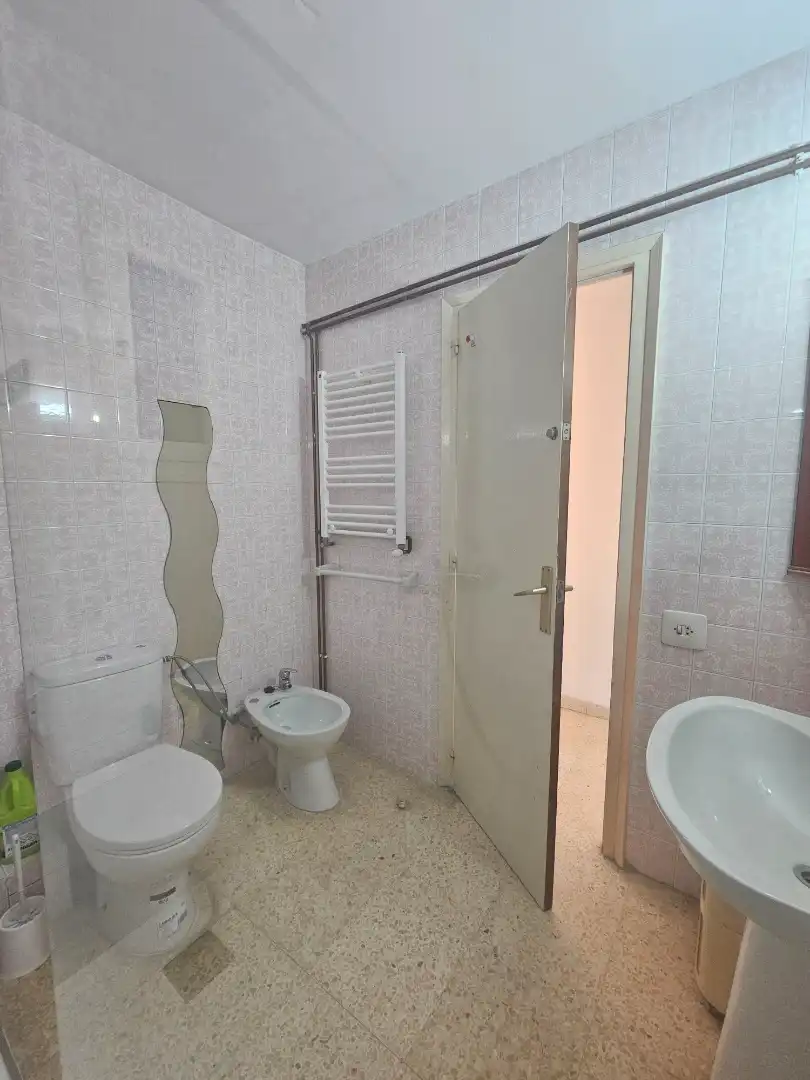 Baño de Apartamento en venta en Torredembarra con Calefacción, Terraza y Amueblado
