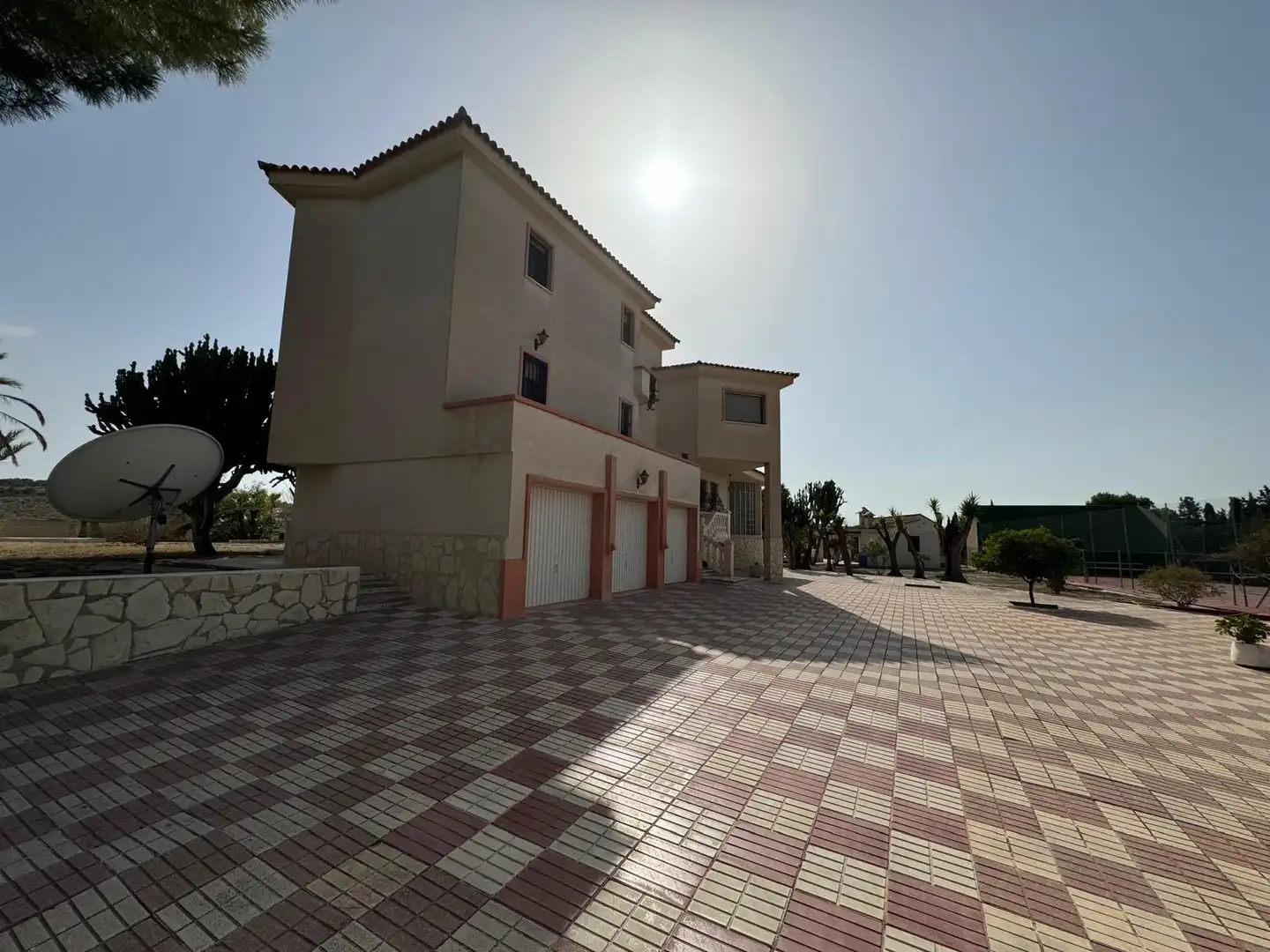 Vista exterior de Casa o xalet en venda en Alicante / Alacant amb Calefacció, Jardí privat i Terrassa