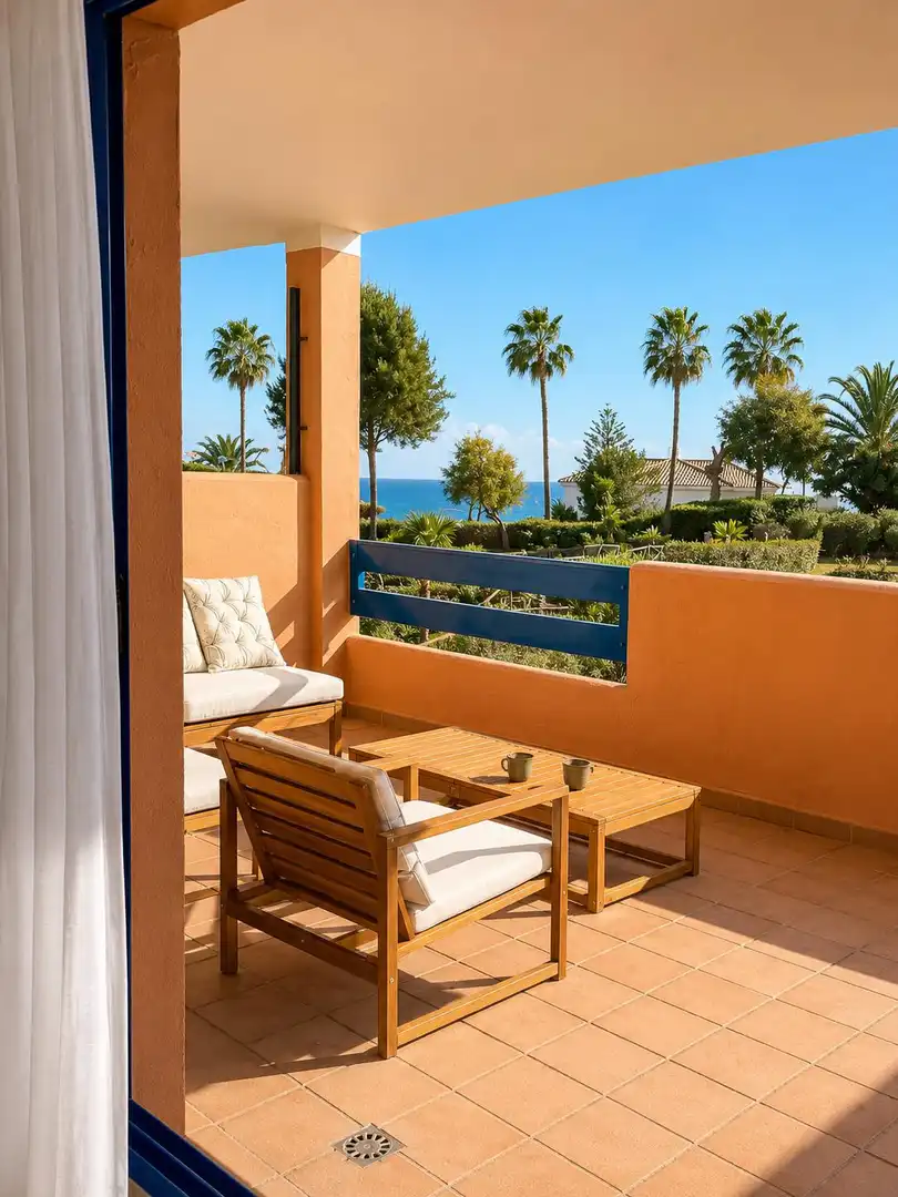 Home with terrace for sale in La Duquesa