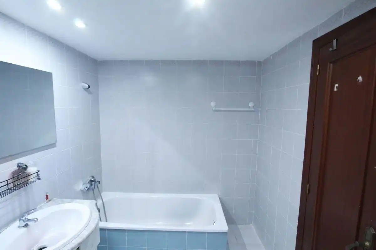Baño de Piso en venta en Paterna con Terraza y Balcón