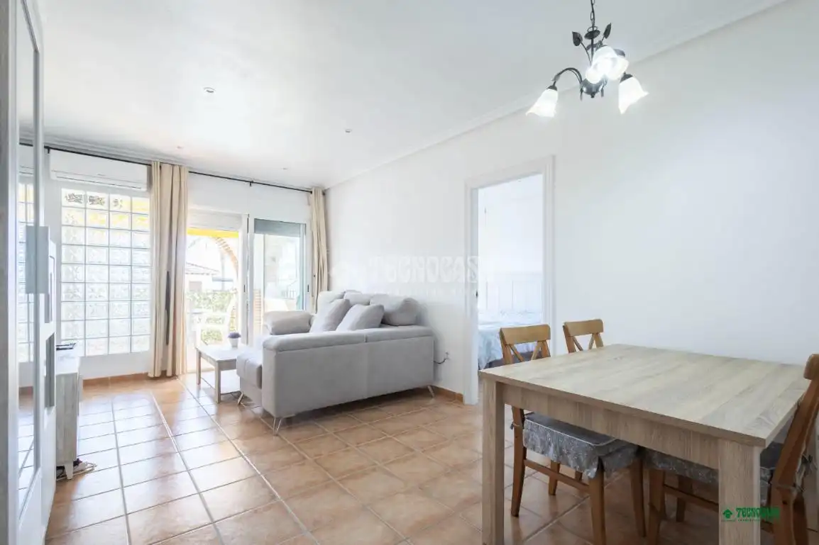 Sala de estar de Piso en venta en Tabernas con Aire acondicionado, Amueblado y Piscina comunitaria