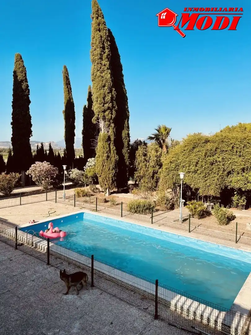 Schwimmbecken von Country house zum Verkauf in Santa Fe mit Klimaanlage, Heizung und Privatgarten