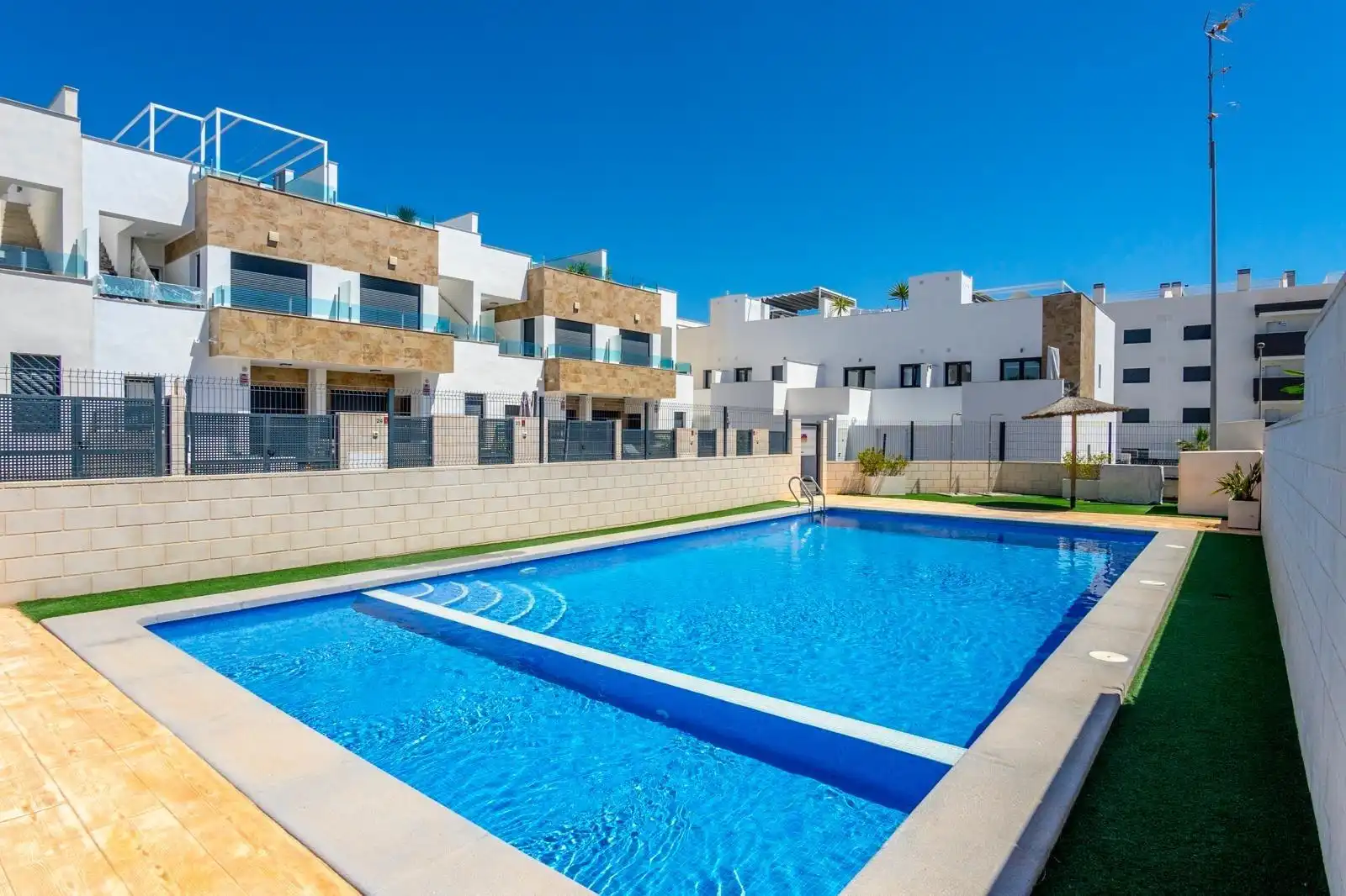 Piscina de Casa o chalet en venta en Orihuela con Aire acondicionado, Calefacción y Jardín privado