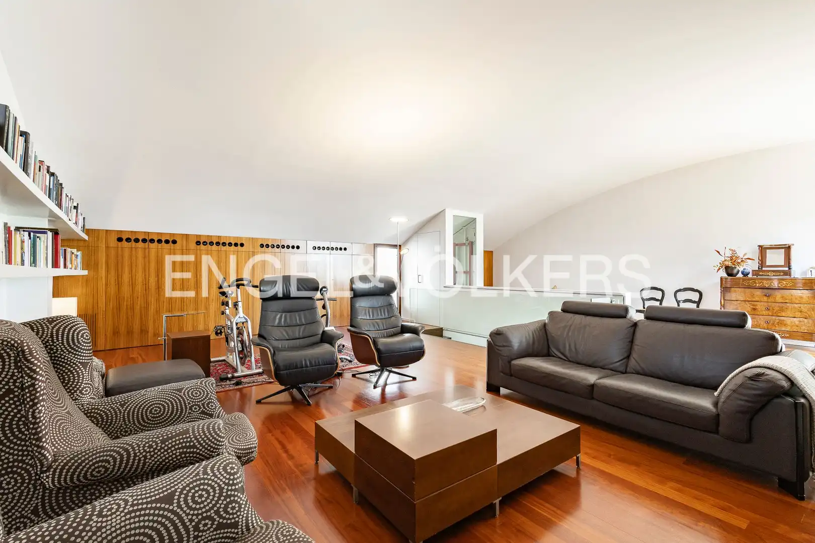 Sala de estar de Casa o chalet en venta en Sant Cugat del Vallès con Aire acondicionado, Calefacción y Jardín privado
