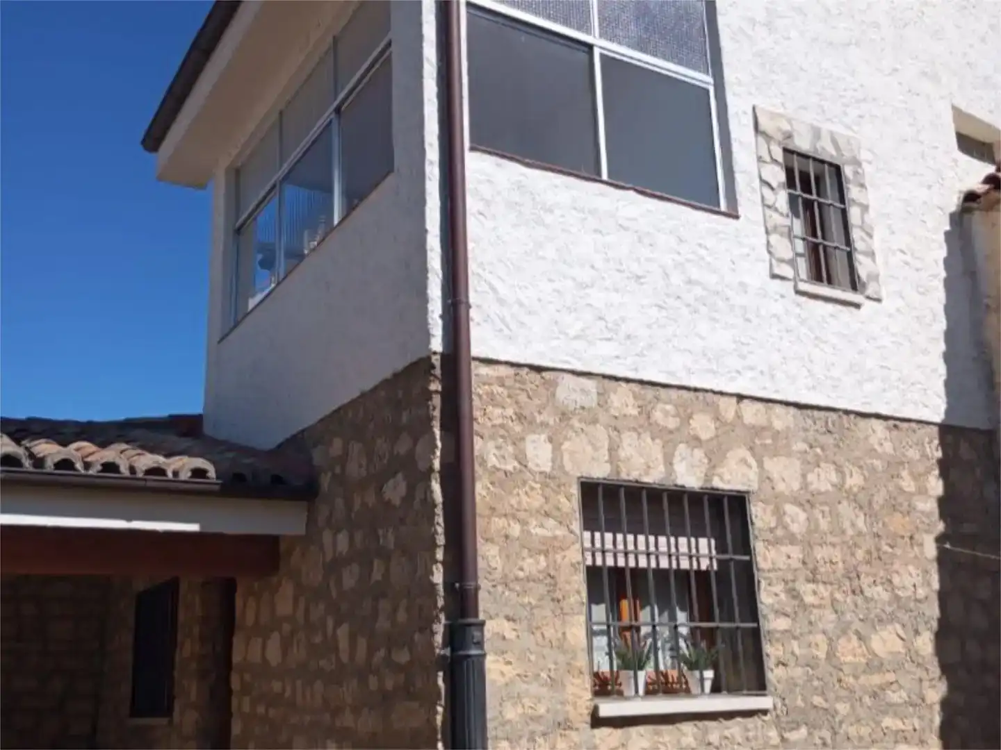 Vista exterior de Casa adosada en venda en Cubillas de Santa Marta amb Jardí privat, Traster i Moblat