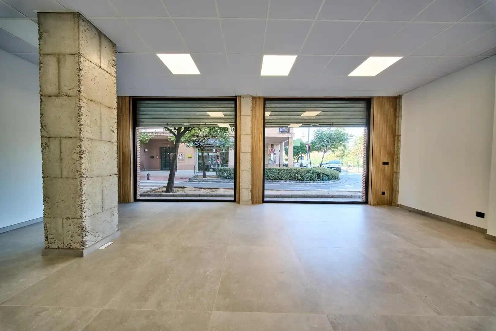 Local de alquiler en Calle Torre de Peralada, Castaño - Mirasierra