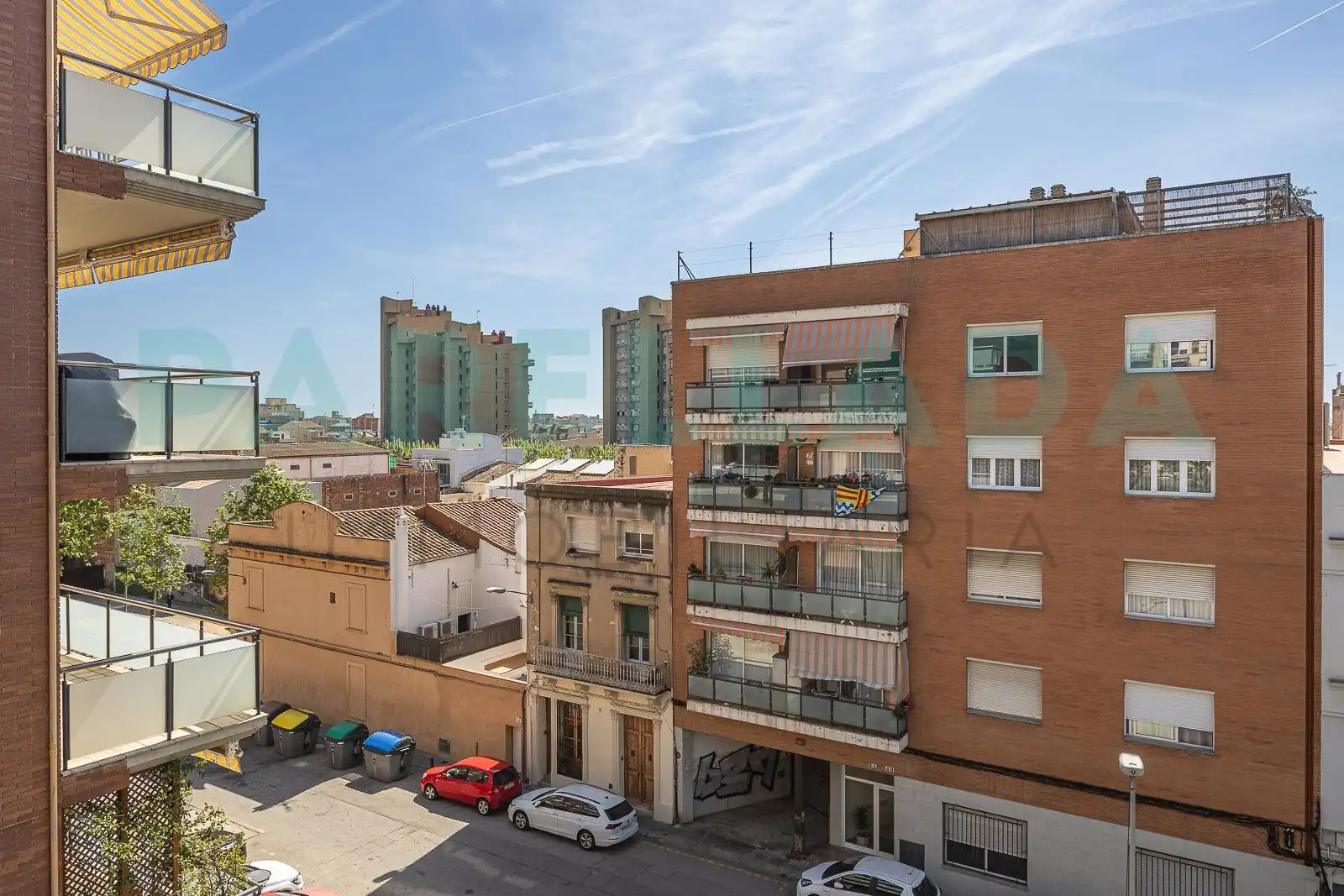 Vista exterior de Pis en venda en Badalona amb Calefacció, Parquet i Balcó