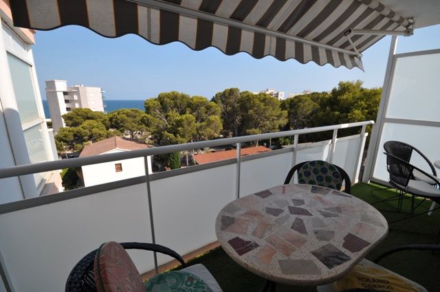 Dormitori de Apartament en venda en Mont-roig del Camp amb Aire condicionat i Moblat