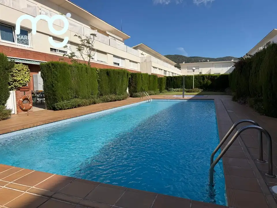 Piscina de Casa adosada en venta en Premià de Mar con Aire acondicionado, Calefacción y Jardín privado