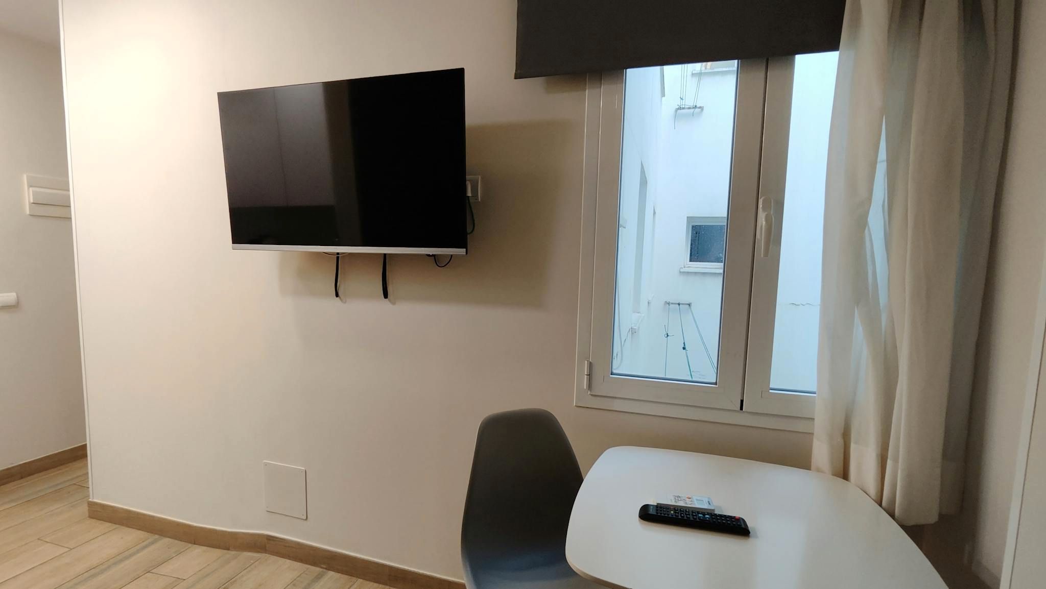 Habitación de Piso de alquiler en  Madrid Capital con Aire acondicionado, Calefacción y Amueblado