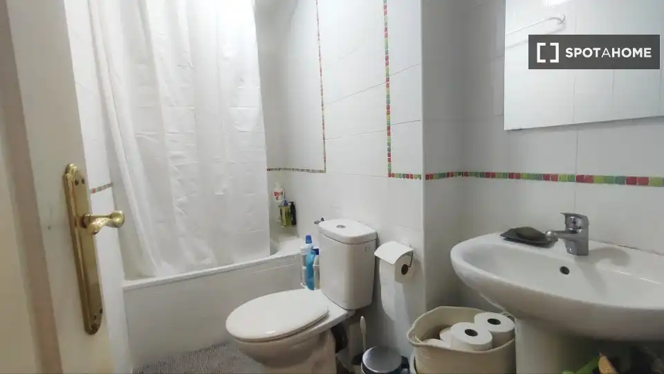 Badezimmer von Wohnungen zur untervermieten in Málaga mit Klimaanlage, Heizung und Terrasse