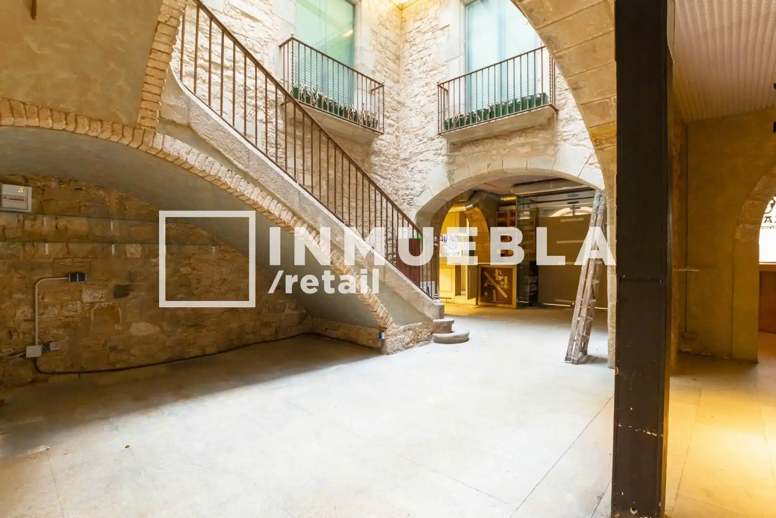 Commercial properties for rent in Barcelona  with Air Conditioner and Alarm