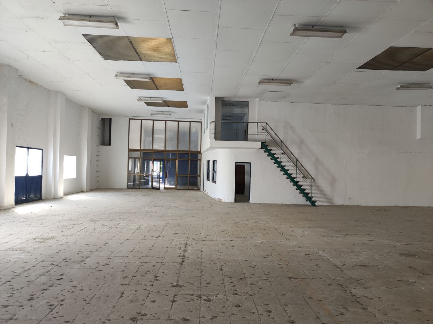 Industrial buildings to rent in Isla Mayor