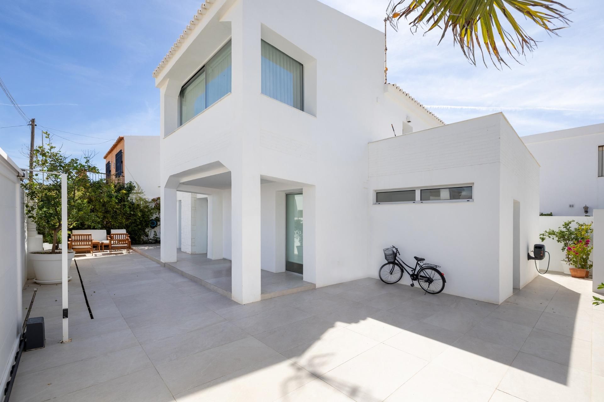 Vista exterior de Casa o xalet en venda en Motril amb Jardí privat i Terrassa