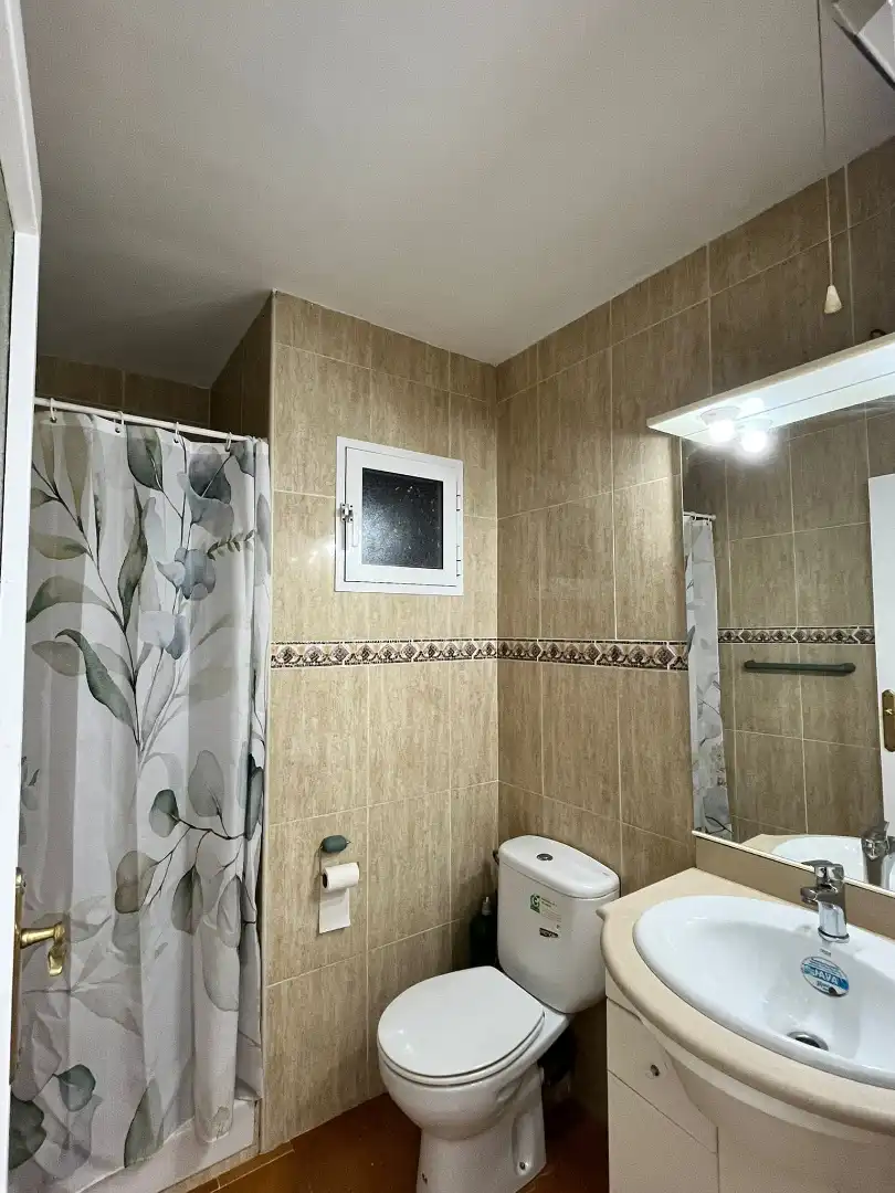Baño de Piso de alquiler en Valencia con Terraza, Amueblado y Lavadora