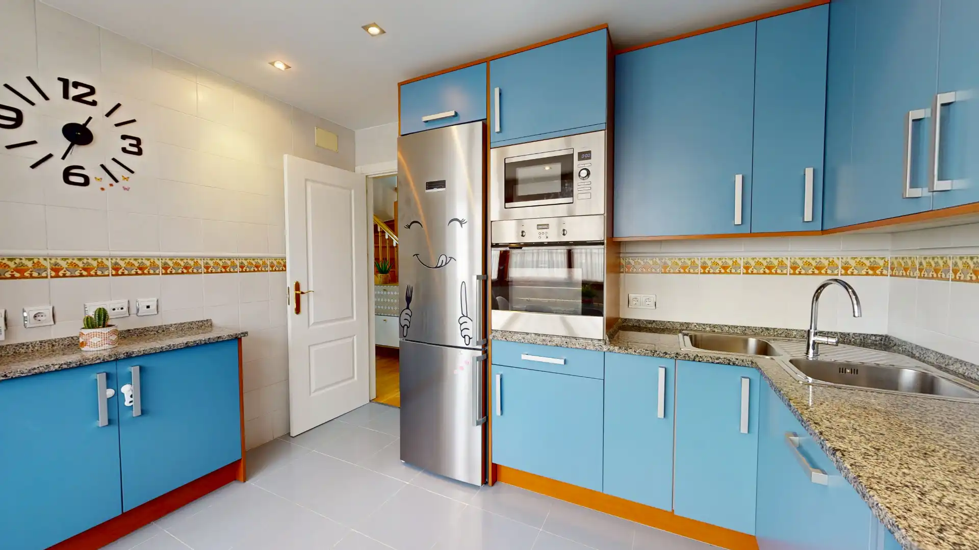 Cocina de Casa adosada en venta en Boadilla del Monte con Aire acondicionado, Calefacción y Jardín privado