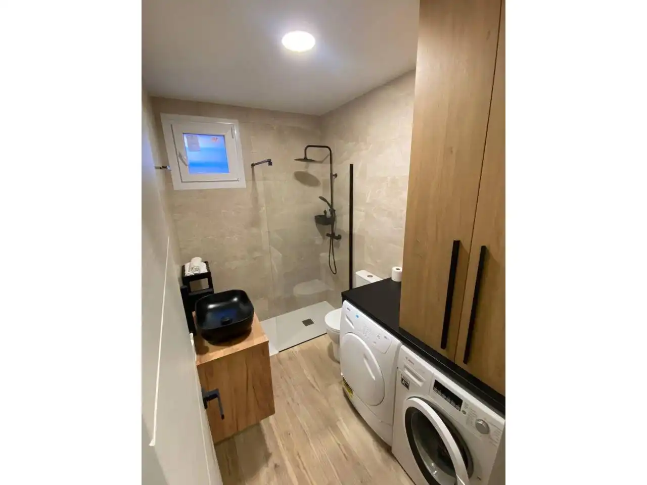 Badezimmer von Wohnung zum Verkauf in La Línea de la Concepción mit Möbliert