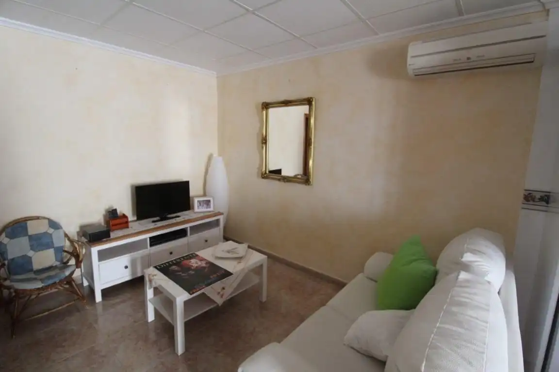 Sala de estar de Casa adosada en venta en Torrevieja con Aire acondicionado, Jardín privado y Terraza