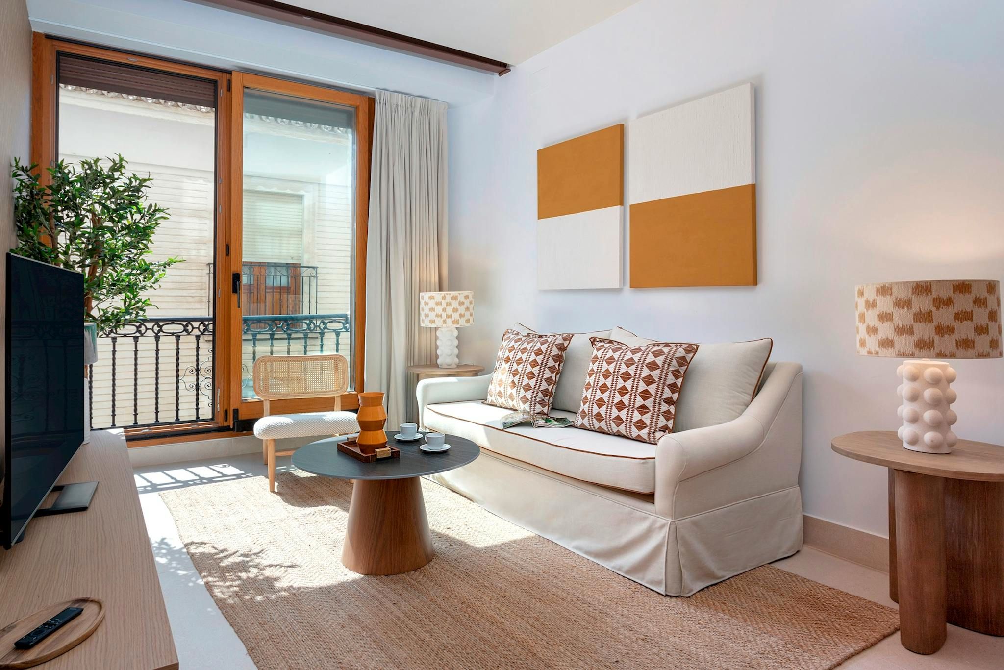 Sala d'estar de Pis de lloguer en  Sevilla Capital amb Aire condicionat, Calefacció i TV