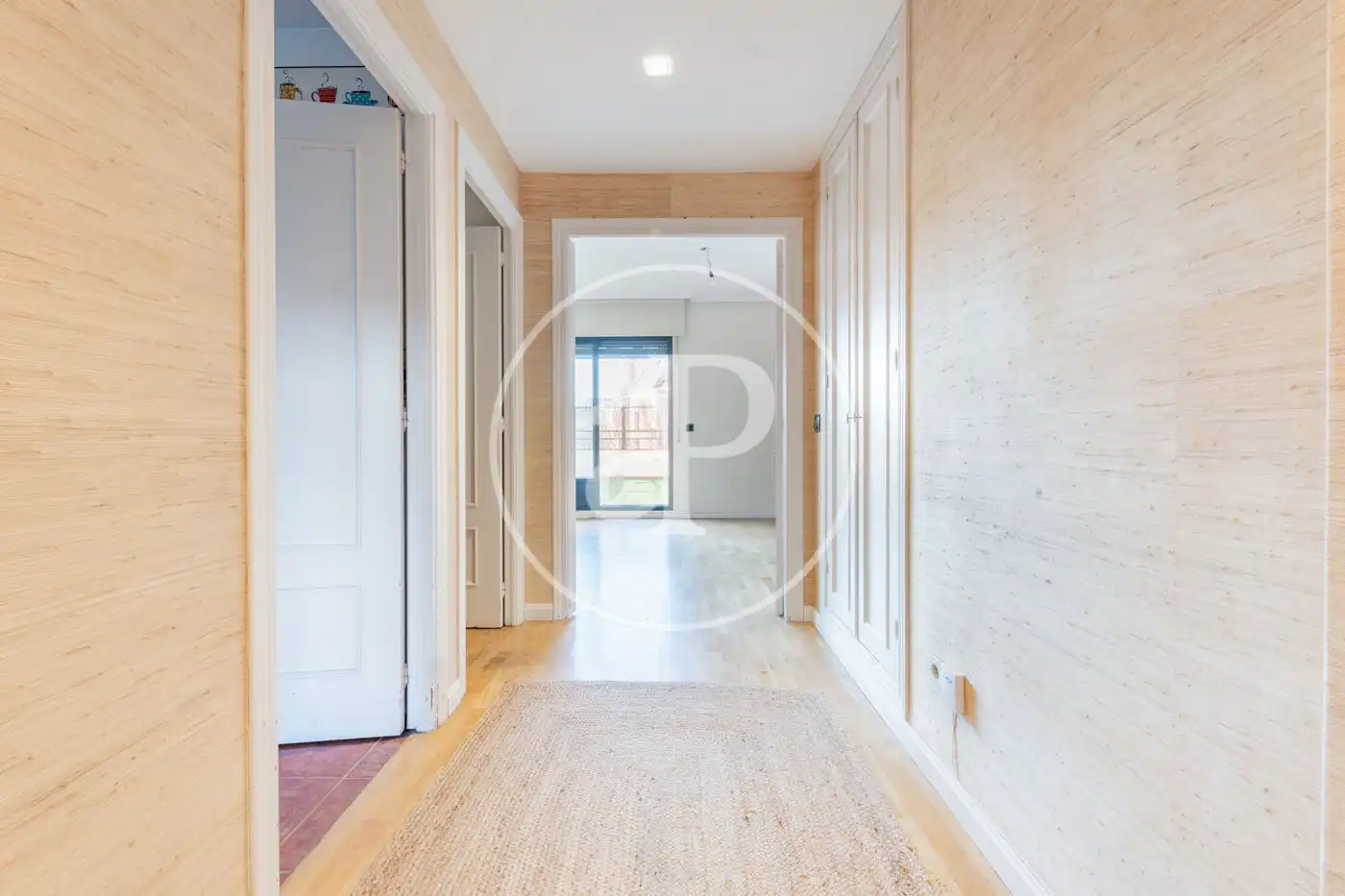 Wohnung zum Verkauf in La Moraleja mit Klimaanlage, Heizung und Privatgarten