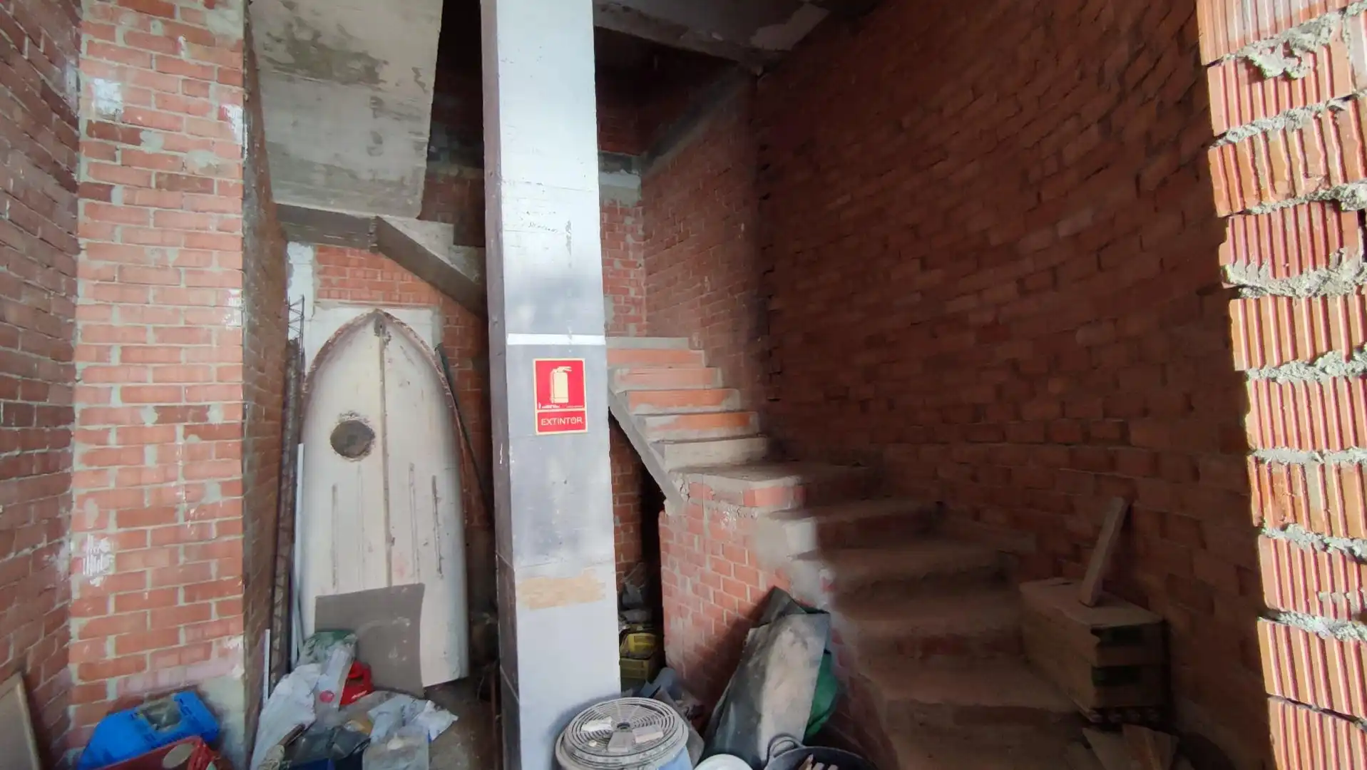 Buildings for sale in Corbera