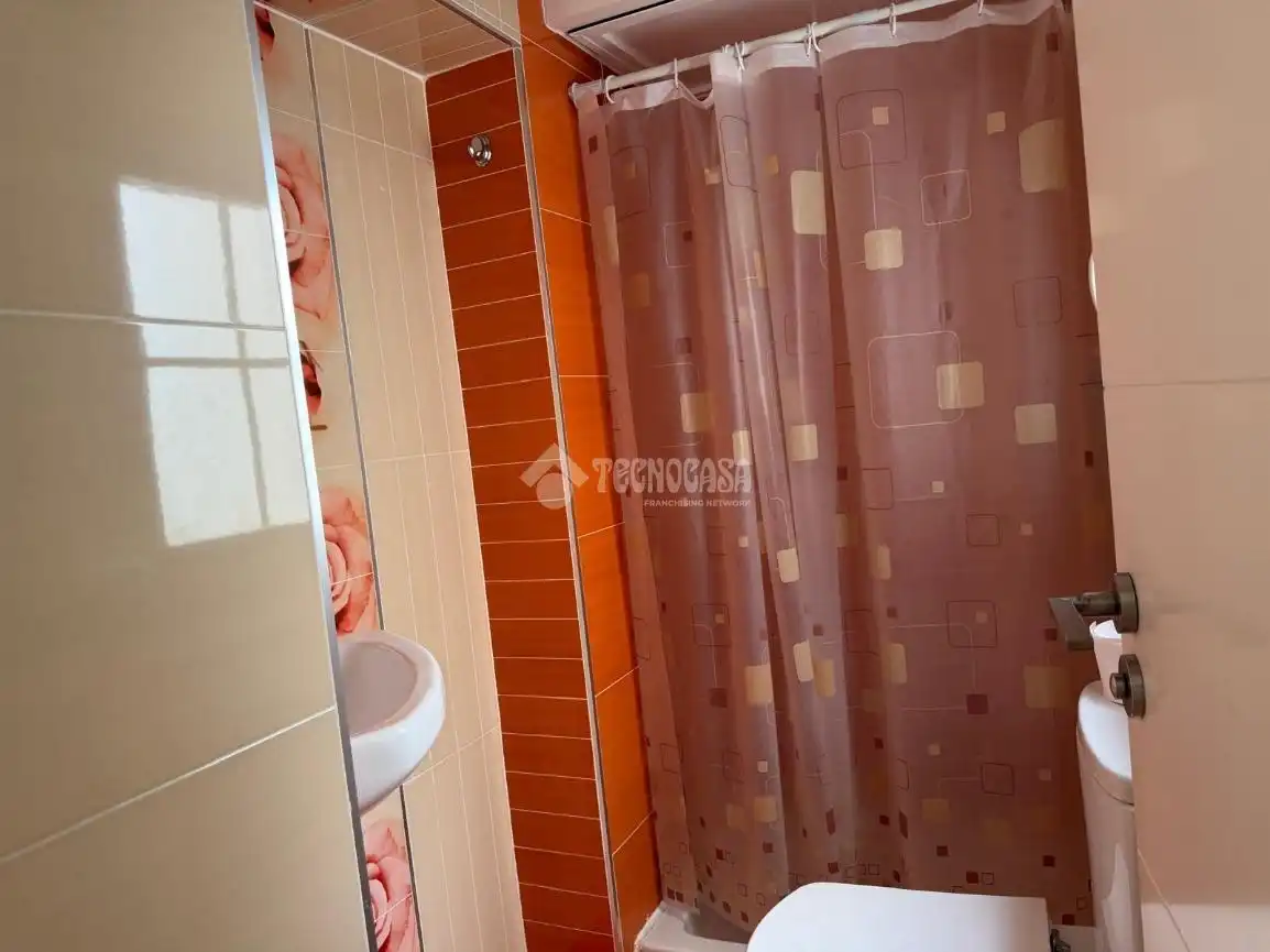 Bany de Pis en venda en Jaén amb Aire condicionat, Moblat i Balcó