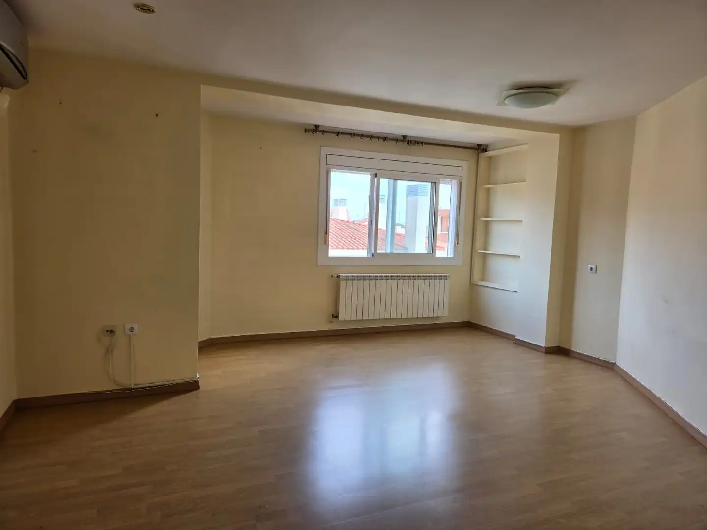 Flat with terrace for sale in Passatge Empordà, imagen 4