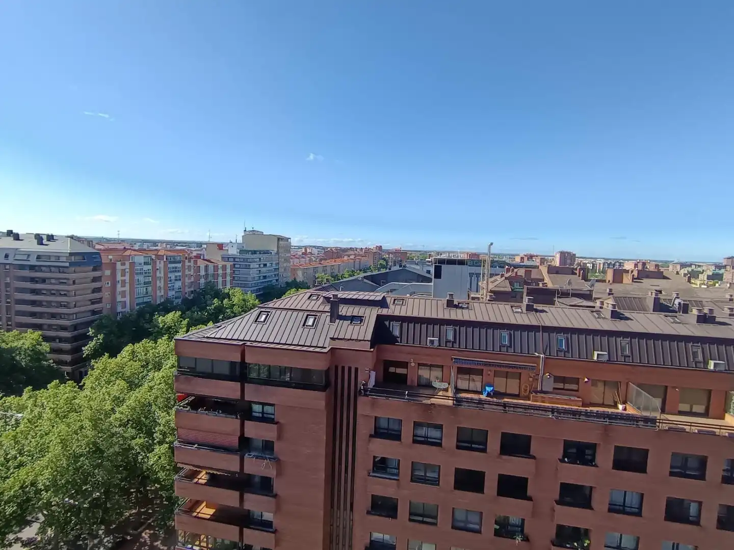 Vista exterior de Piso de alquiler en Valladolid con Calefacción, Parquet y Terraza