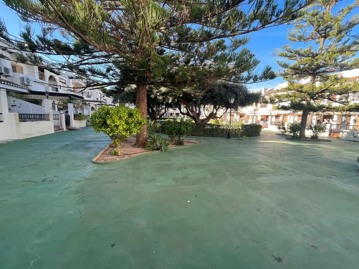 Vista exterior de Casa adosada en venta en San Pedro del Pinatar con Jardín privado, Amueblado y Piscina comunitaria