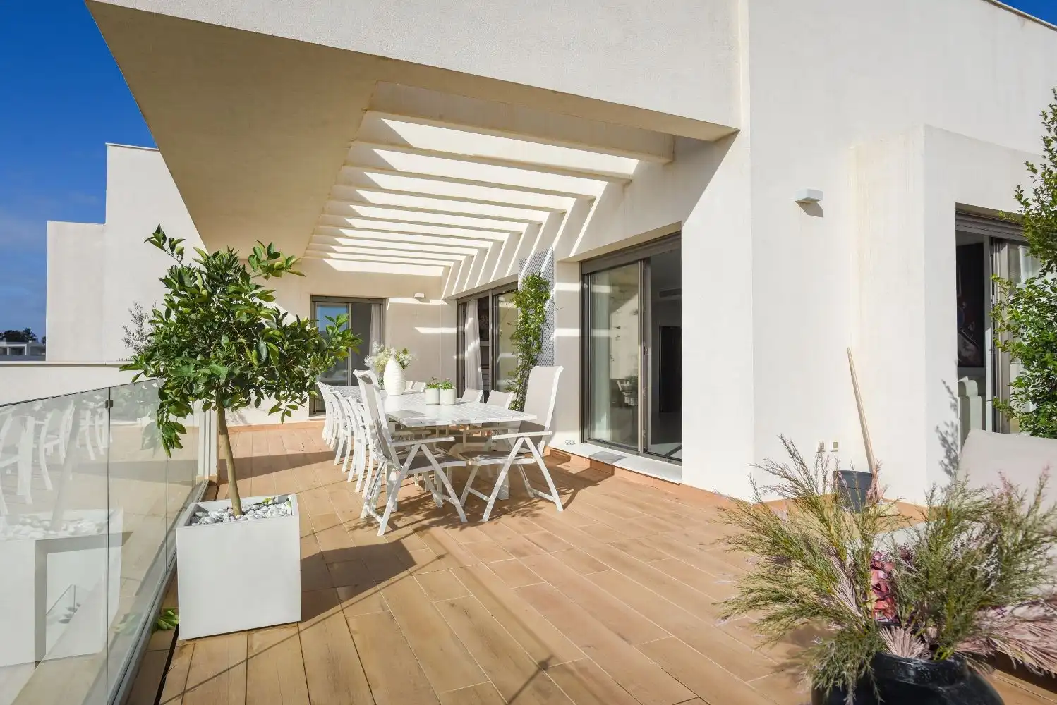 Terrasse von Wohnungen zum Verkauf in Marbella mit Klimaanlage, Möbliert und Ofen